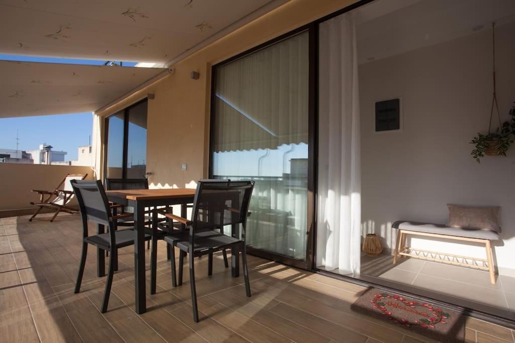 Cozzzy. Exclusive Apartment. Tesalonika Bagian luar foto