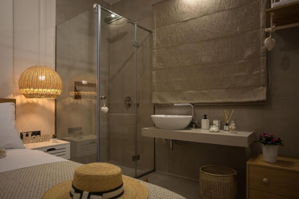 Cozzzy. Exclusive Apartment. Tesalonika Bagian luar foto
